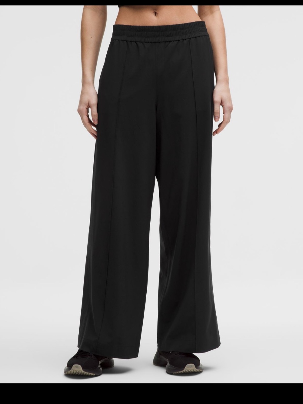Lululemon Breezily Mid-Rise Pant Short S